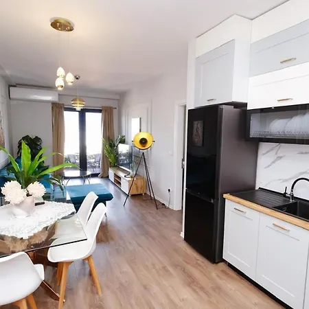 Luxury Garden Building 21st Floor * Тирана